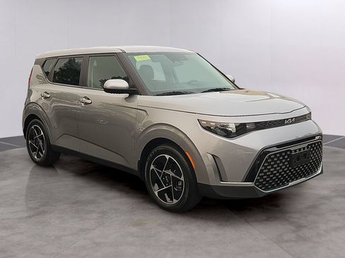 Certified 2023 Kia Soul EX FWD image 3
