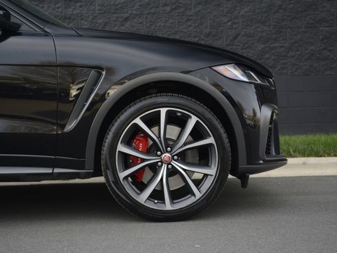 Used 2021 Jaguar F-PACE SVR image 40