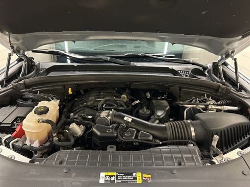 Used 2025 Jeep Grand Cherokee Altitude image 12