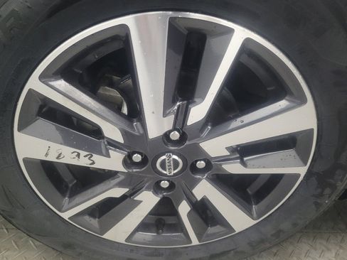 Used 2021 Nissan Versa SV FWD image 31