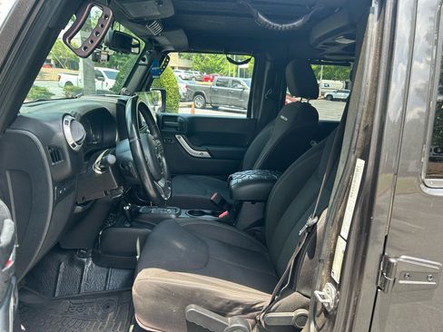 Used 2014 Jeep Wrangler Unlimited Rubicon AWD/4WD image 12