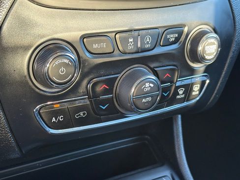 Used 2022 Jeep Cherokee Latitude Lux image 23