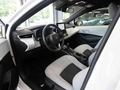 Used 2024 Toyota Corolla SE w/ SE Package FWD image 8