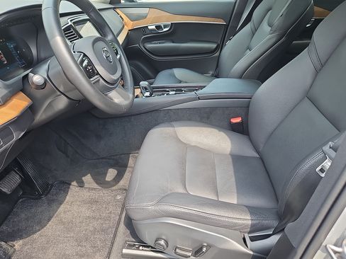 Used 2023 Volvo XC90 B6 Plus AWD/4WD image 33