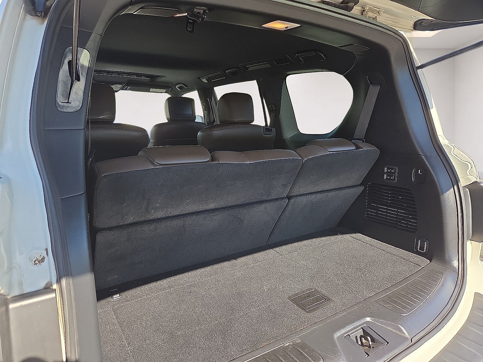 Used 2018 Nissan Armada Platinum w/ Captain Seat Package RWD image 18
