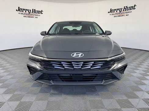 Used 2025 Hyundai Elantra SEL FWD image 5