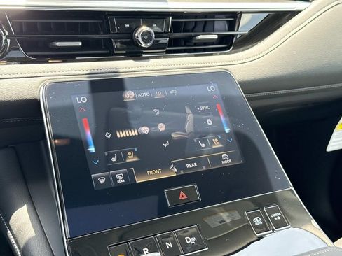 Certified 2025 INFINITI QX80 Luxe AWD/4WD image 5