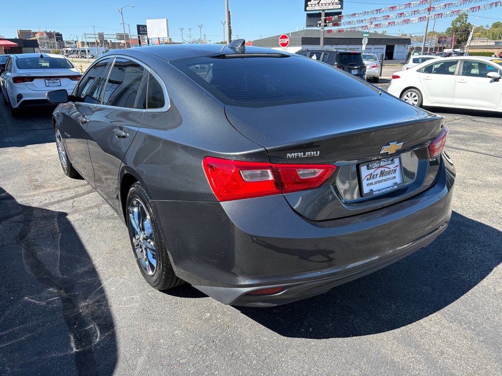 Used 2017 Chevrolet Malibu LT FWD image 5