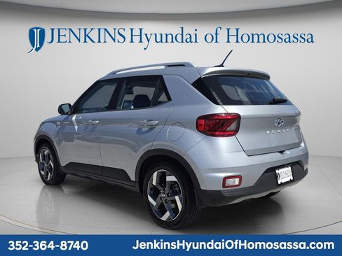 Used 2023 Hyundai Venue SEL FWD image 6