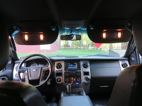 Used 2015 Ford Expedition EL XLT image 12