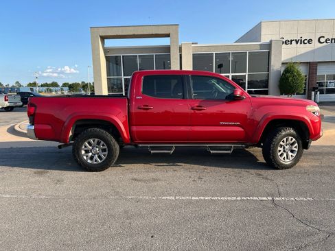 Used 2019 Toyota Tacoma SR5 AWD/4WD image 4