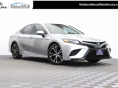 Used 2019 Toyota Camry SE image 1