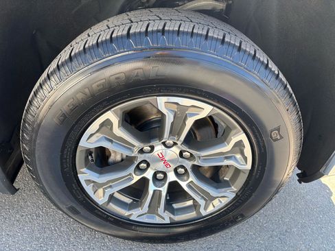 Used 2019 GMC Sierra 1500 SLE w/ SLE Value Package image 10