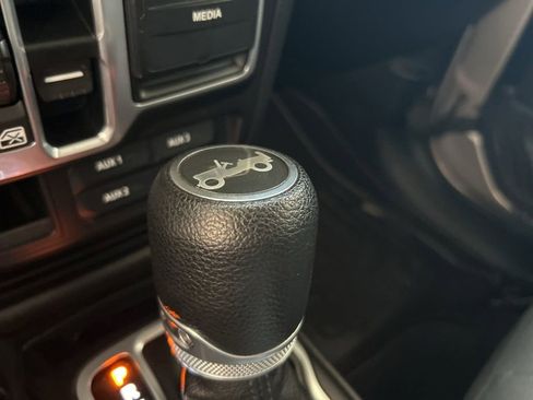 Used 2018 Jeep Wrangler Unlimited Sport S AWD/4WD image 43