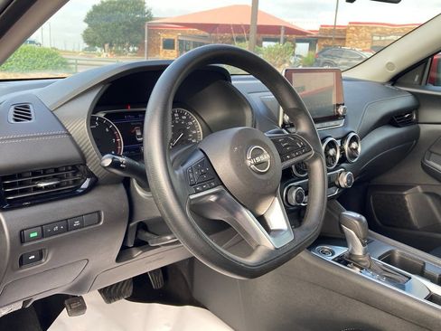 Used 2025 Nissan Sentra SV FWD image 9
