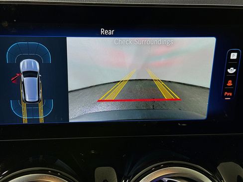 Used 2024 Mercedes-Benz EQB 300 4MATIC image 19