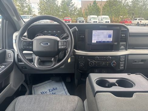Used 2025 Ford F250 XLT image 3