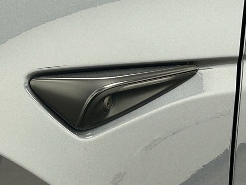 Used 2023 Tesla Model Y Long Range image 2