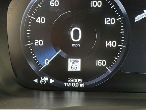 Used 2022 Volvo XC90 T6 Momentum w/ Climate Package AWD/4WD image 5