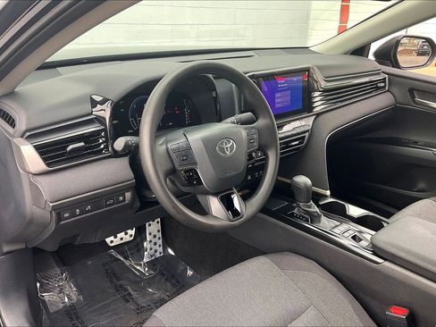 Used 2025 Toyota Camry LE w/ Convenience Package image 18