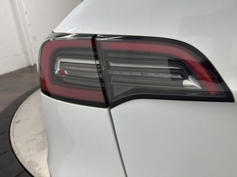 Used 2023 Tesla Model Y Long Range image 11