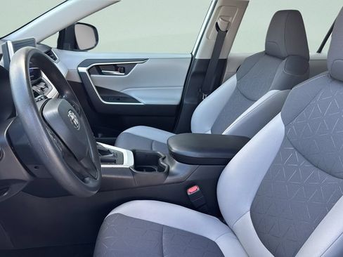 Used 2023 Toyota RAV4 XLE FWD image 9