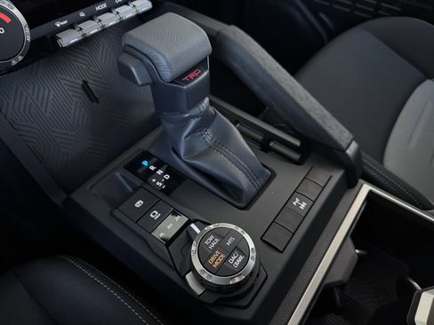 Used 2025 Toyota Tacoma TRD Off-Road image 28