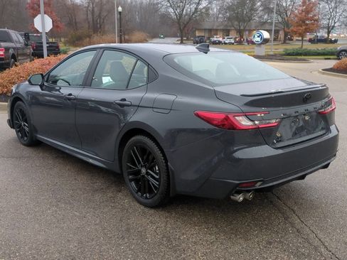 Used 2025 Toyota Camry SE image 6