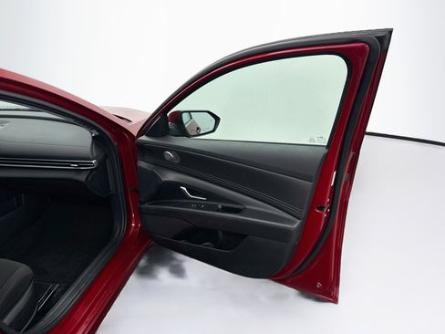Used 2025 Hyundai Elantra SEL FWD image 32