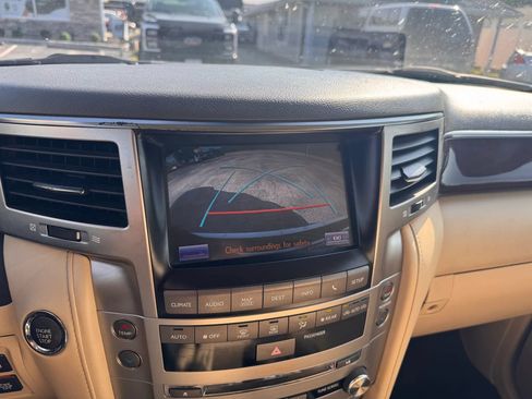 Used 2013 Lexus LX 570 4WD w/ Luxury Pkg image 15