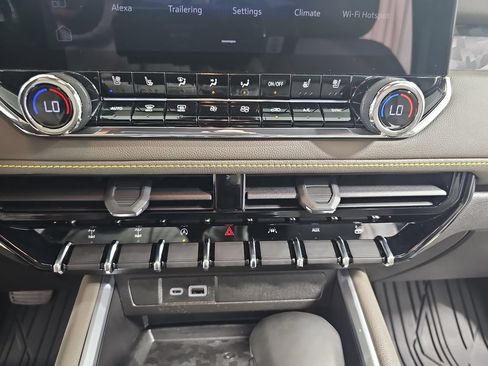 Certified 2025 Chevrolet Colorado ZR2 w/ Technology Package AWD/4WD image 28