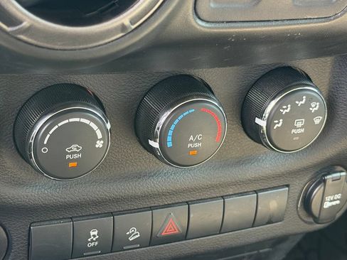 Used 2017 Jeep Wrangler Sport AWD/4WD image 21