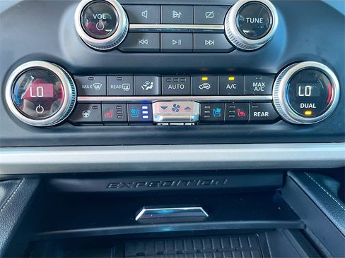 Used 2024 Ford Expedition XLT image 16
