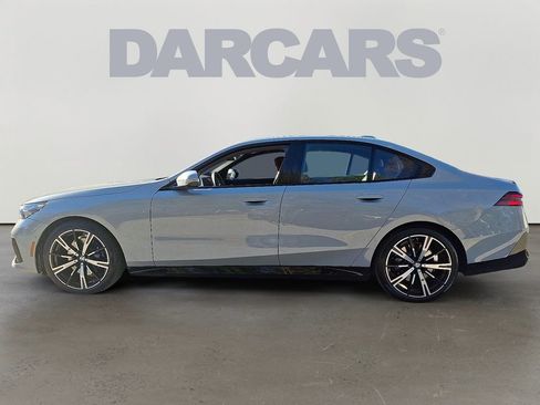 Used 2025 BMW 530i xDrive w/ M Sport Package image 3