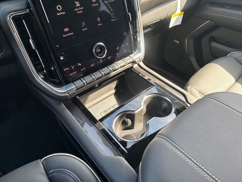 New 2026 GMC Yukon XL Elevation w/ LPO, Floor Liner Package AWD/4WD image 35