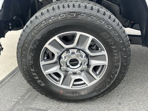 Used 2026 Ford F250 Lariat w/ FX4 Off-Road Package image 37
