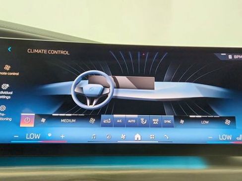 Used 2023 BMW 760i xDrive AWD/4WD image 46