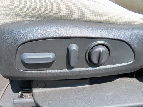 Used 2022 Chevrolet Traverse LT image 28