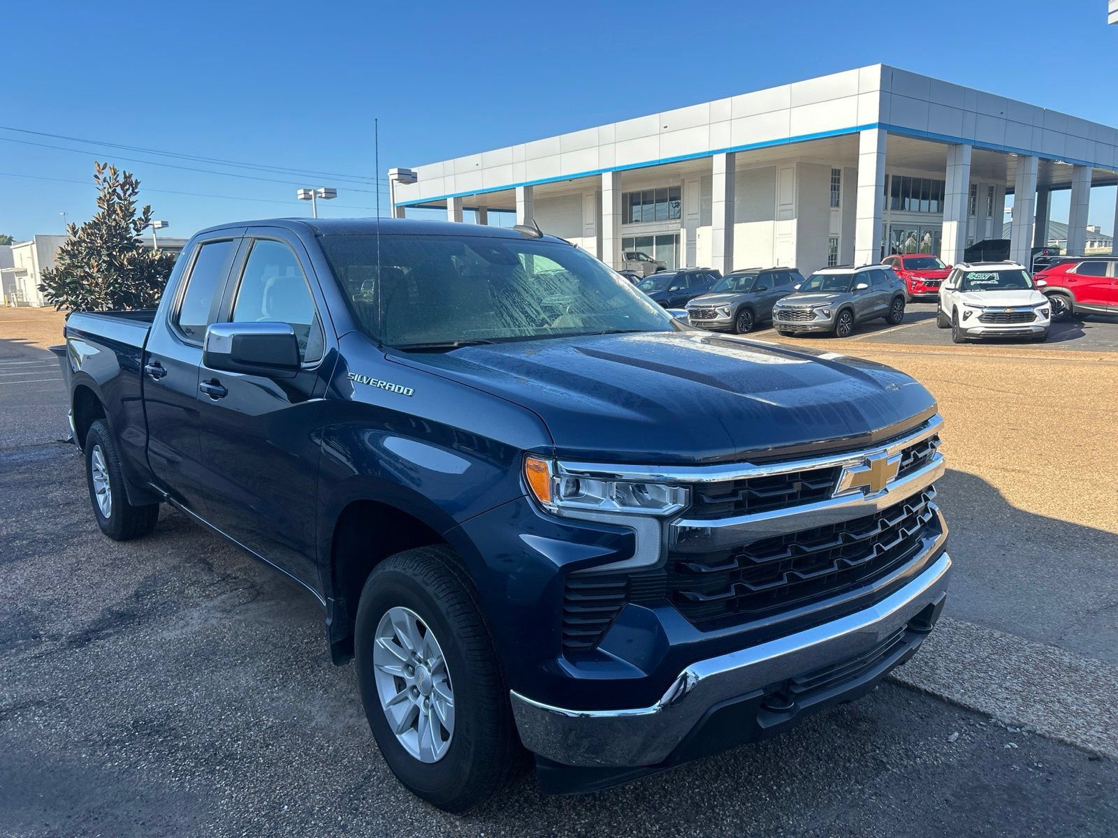 Used 2022 Chevrolet Silverado 1500 LT w/ Convenience Package II AWD/4WD image 15