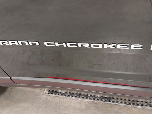 New 2025 Jeep Grand Cherokee L Limited w/ Luxury Tech Group II image 32