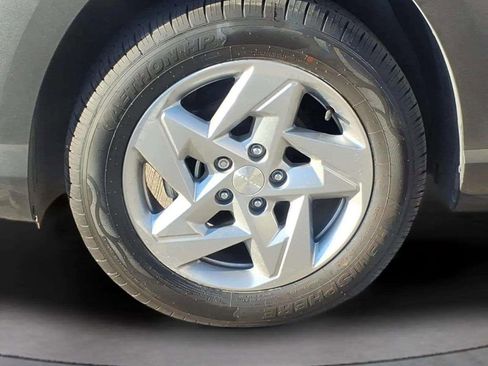 Used 2024 Hyundai Kona SE image 9