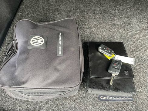Used 2016 Volkswagen Golf S FWD image 33