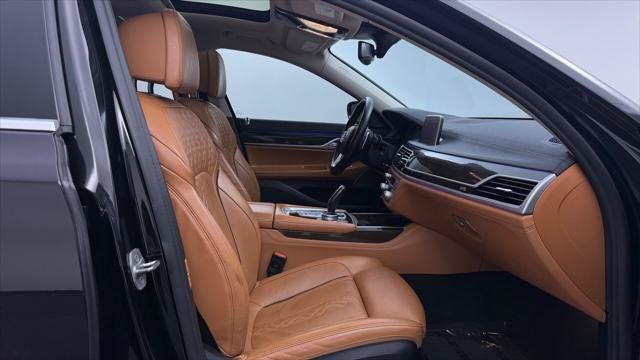 Used 2022 BMW 740i w/ Premium Package RWD image 19