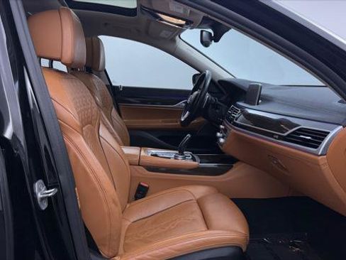Used 2022 BMW 740i w/ Premium Package RWD image 19