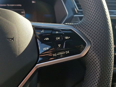 Used 2024 Volkswagen Tiguan SE R-Line image 22