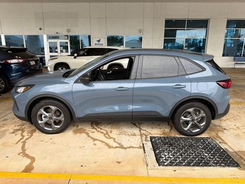 Used 2025 Ford Escape ST-Line w/ Equipment Group 301A FWD image 8