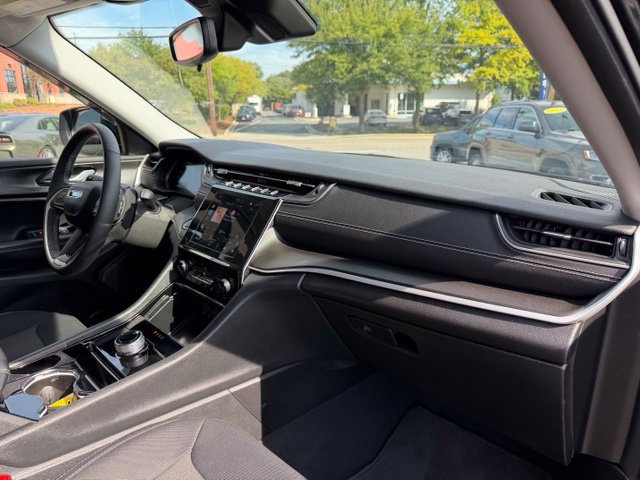 Used 2023 Jeep Grand Cherokee L Laredo w/ Luxury Tech Group I AWD/4WD image 29