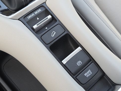 Used 2025 Honda HR-V EX-L image 9
