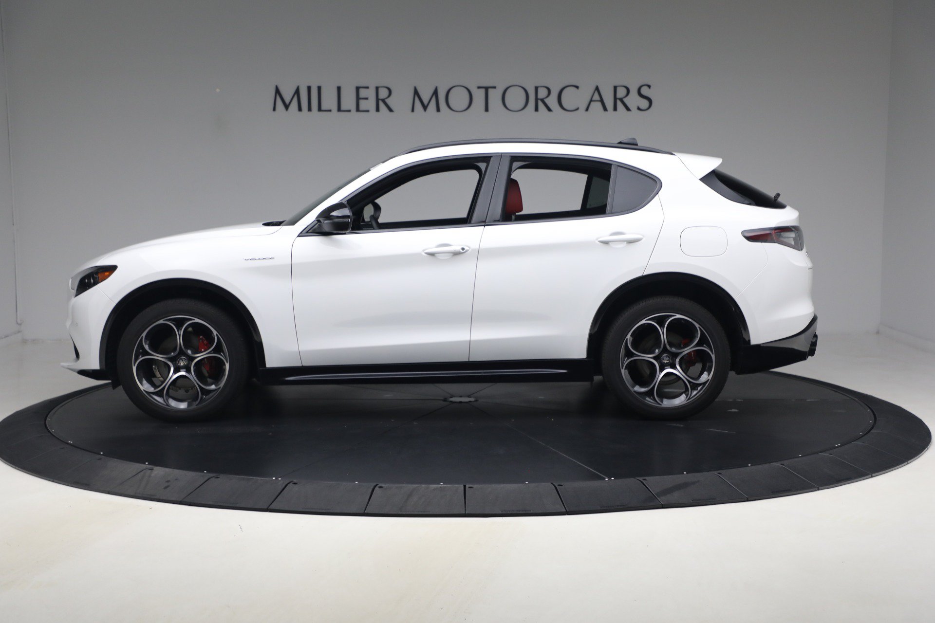 New 2026 Alfa Romeo Stelvio Sprint AWD/4WD image 4