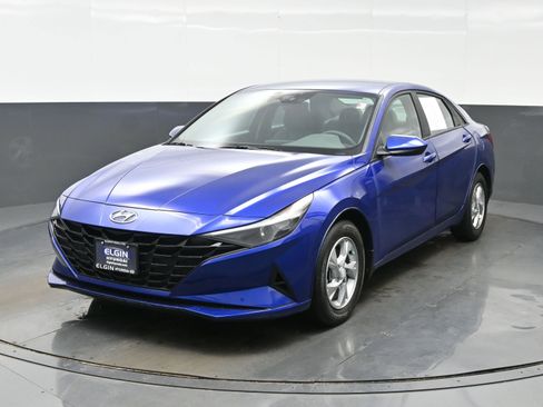 Used 2023 Hyundai Elantra SE image 1